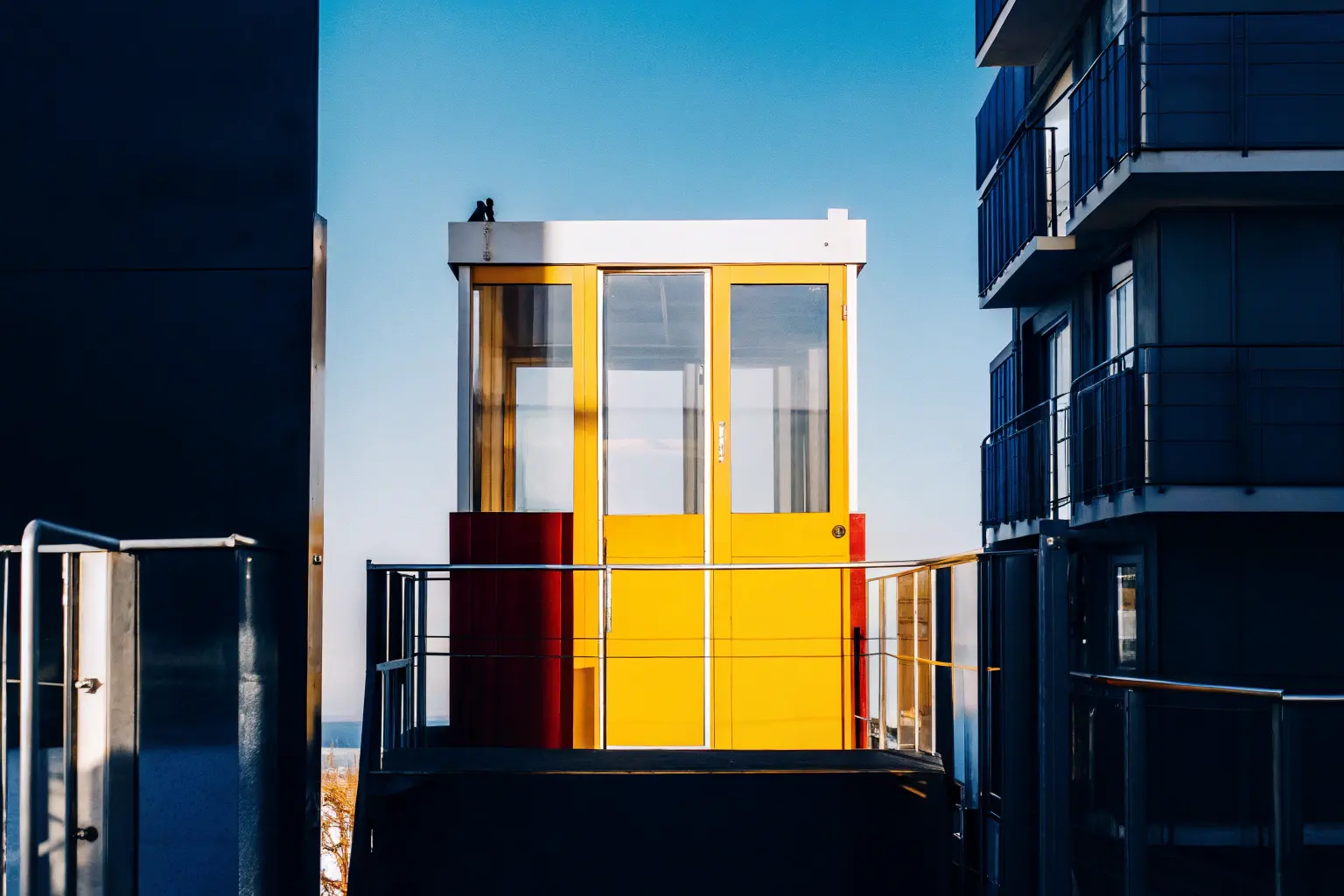 Moving Thessaloniki with lifting machine safety