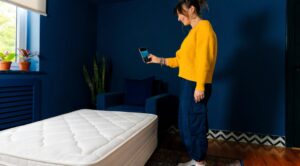 Ελληνίδα φωτογραφίζει στρώμα Prime για δωρεά στρώματος, προβάλλοντας τον πλήρη οδηγό για τη σωστή δωρεά.